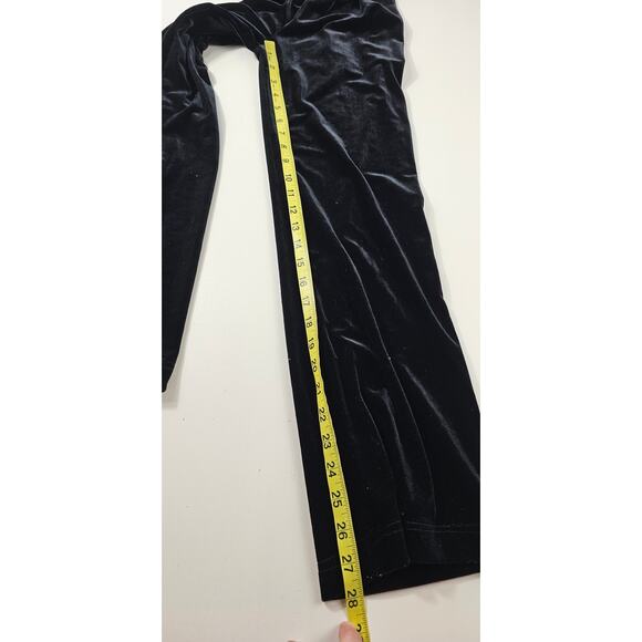 Pg collections ginger bort (PETITE) CK MEASURMENTS Velour velvet jumpsuit
Romper - Picture 9 of 9